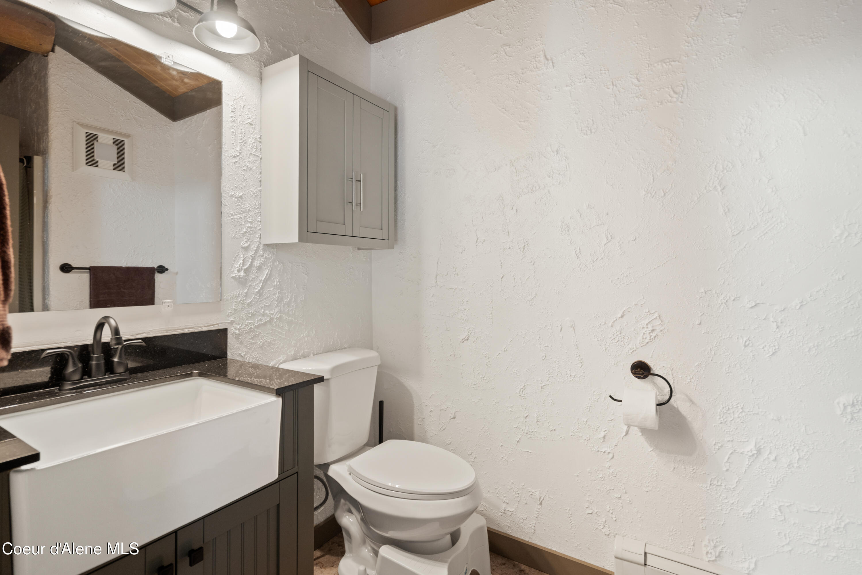 263 Birdpoint Road Bonners Ferry, ID 83805 - Photo 33 of 52 Upstairs Bathroom