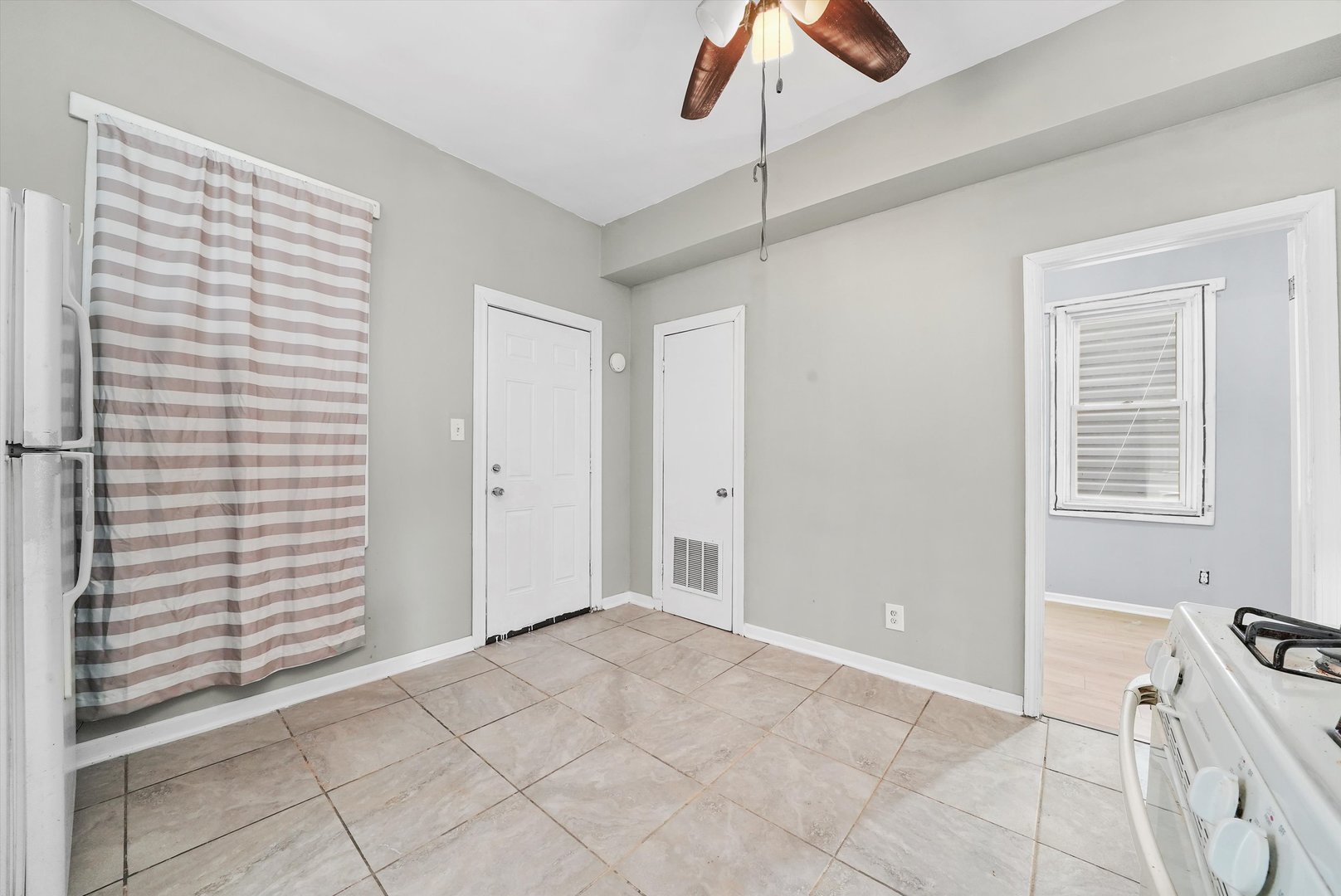 5014 South Paulina Street Chicago, IL 60609 - Photo 15 of 38 a view of an empty room with a window