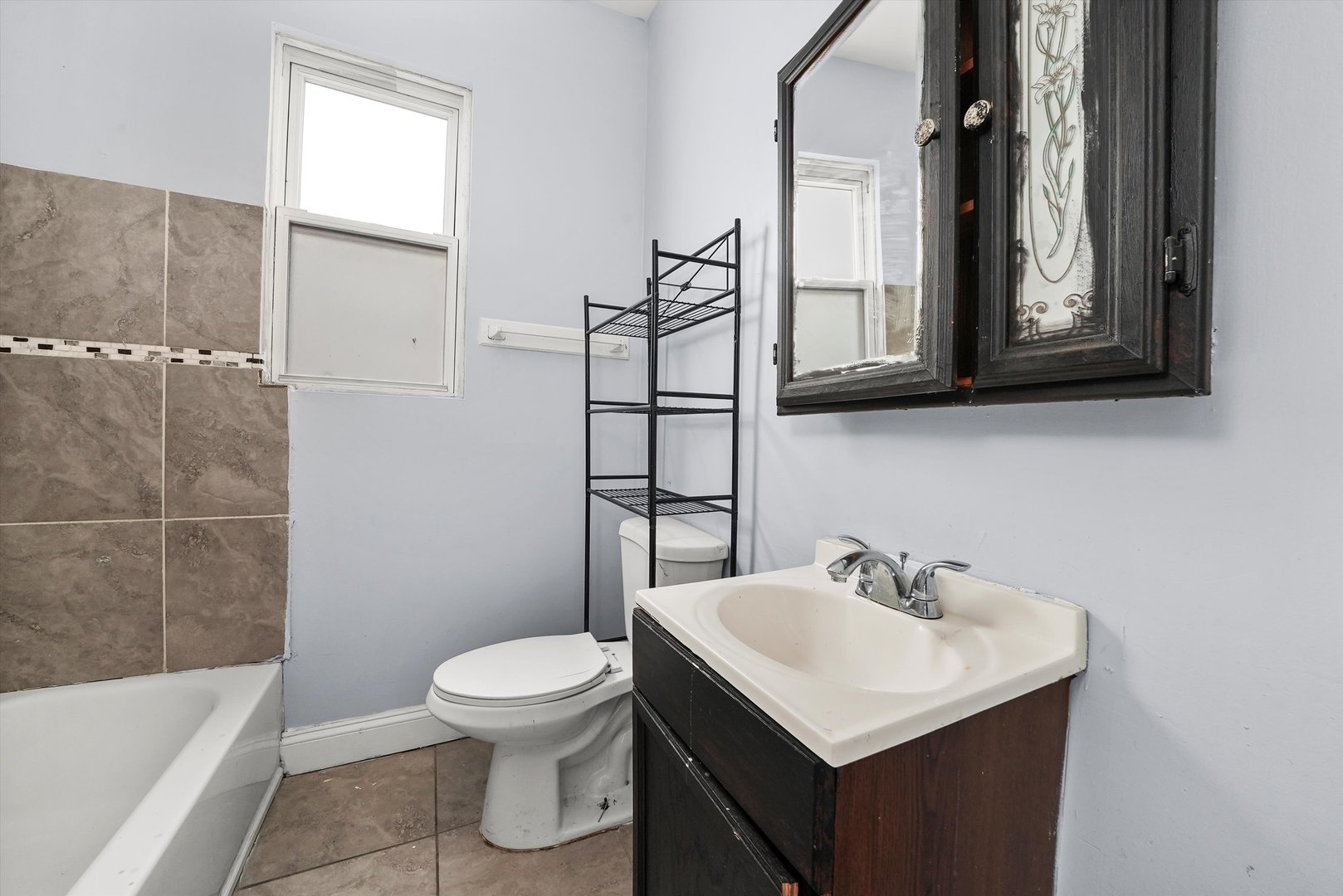 5014 South Paulina Street Chicago, IL 60609 - Photo 25 of 38 a bathroom with a sink toilet and shower