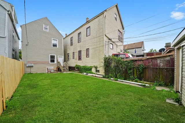 a front view of house with yard