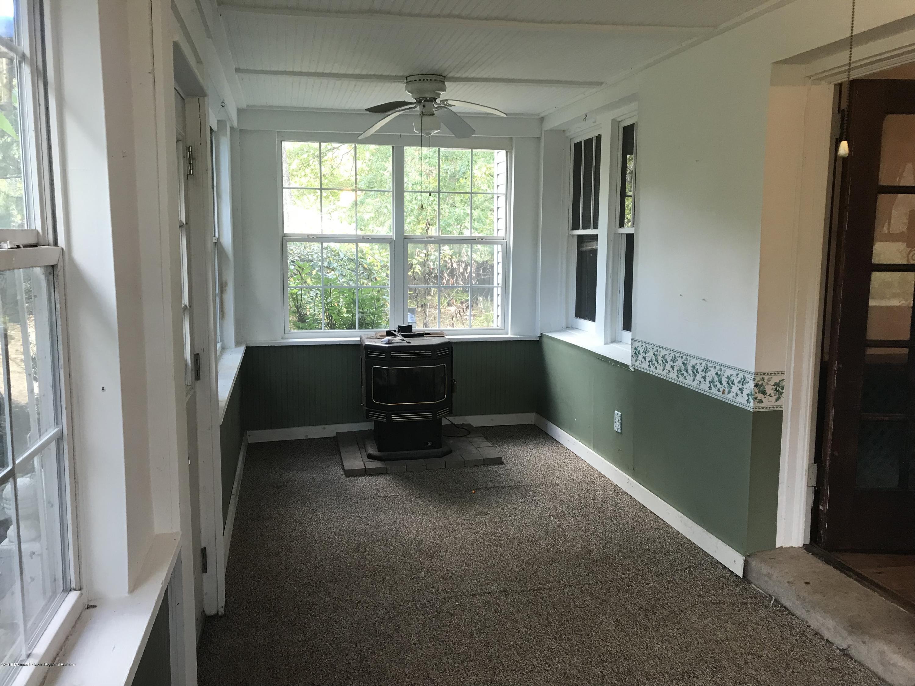 308 Grawtown Road Jackson, NJ 08527 - Photo 4 of 37 A20305DA-4FC1-4264-922D-9634A6F2FCAE