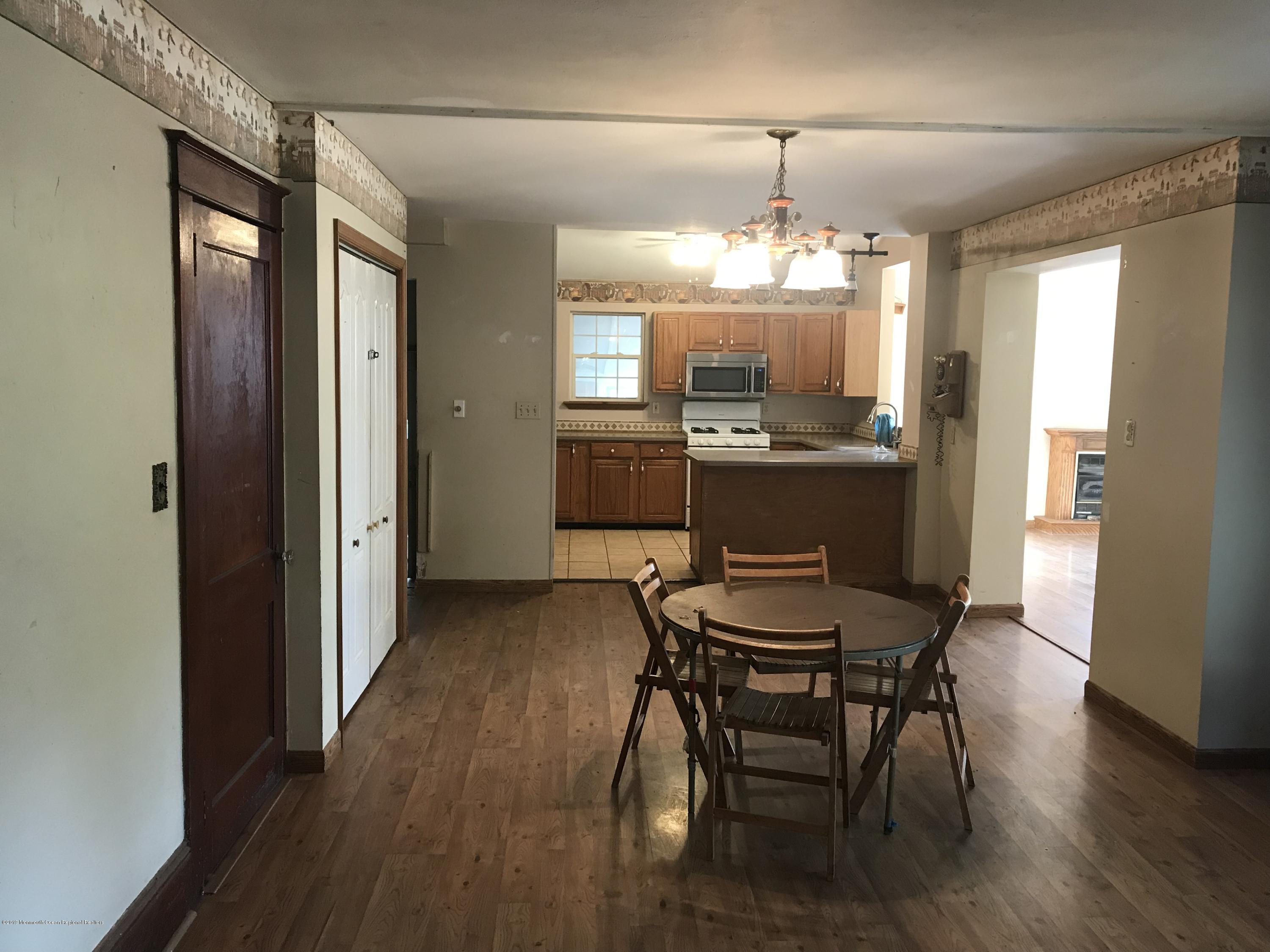 308 Grawtown Road Jackson, NJ 08527 - Photo 6 of 37 20CFC9E9-26B2-4481-96D8-FFD7AAA88A80