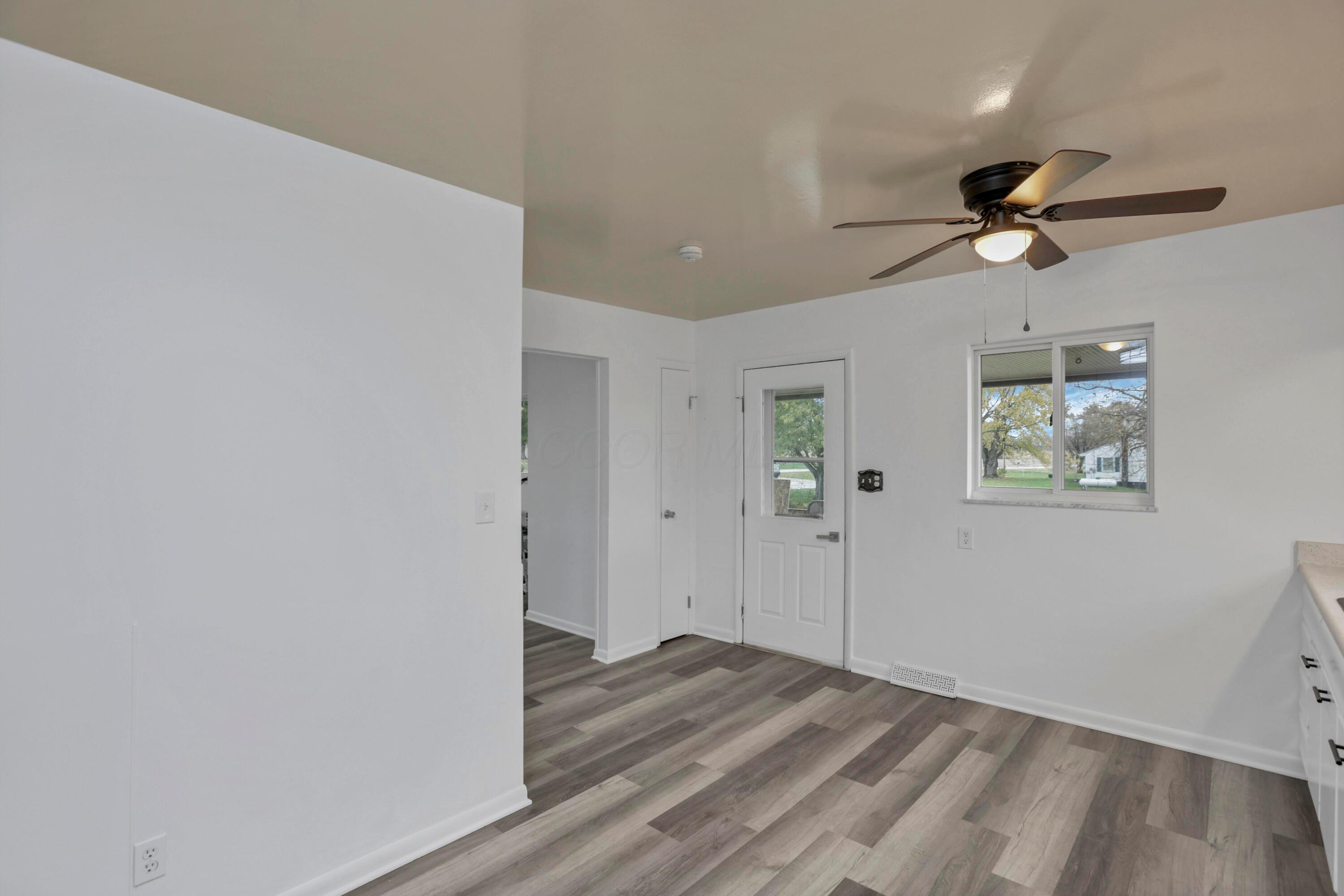 4189 Hayes Road Groveport, OH 43125 - Photo 13 of 41 Kitchen Eating Space