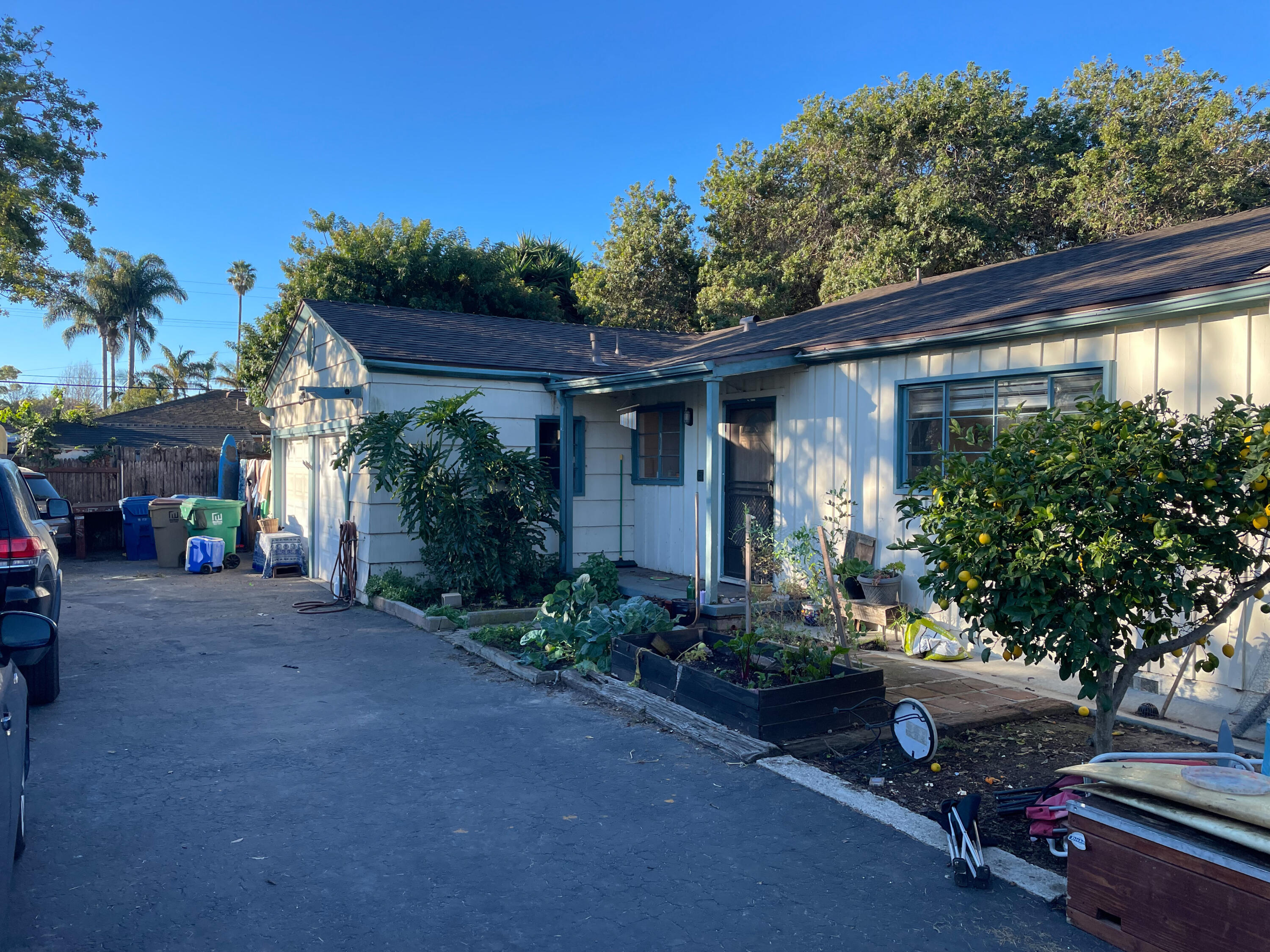 6891 Pasado Road Goleta, CA 93117 - Photo 2 of 10 Driveway