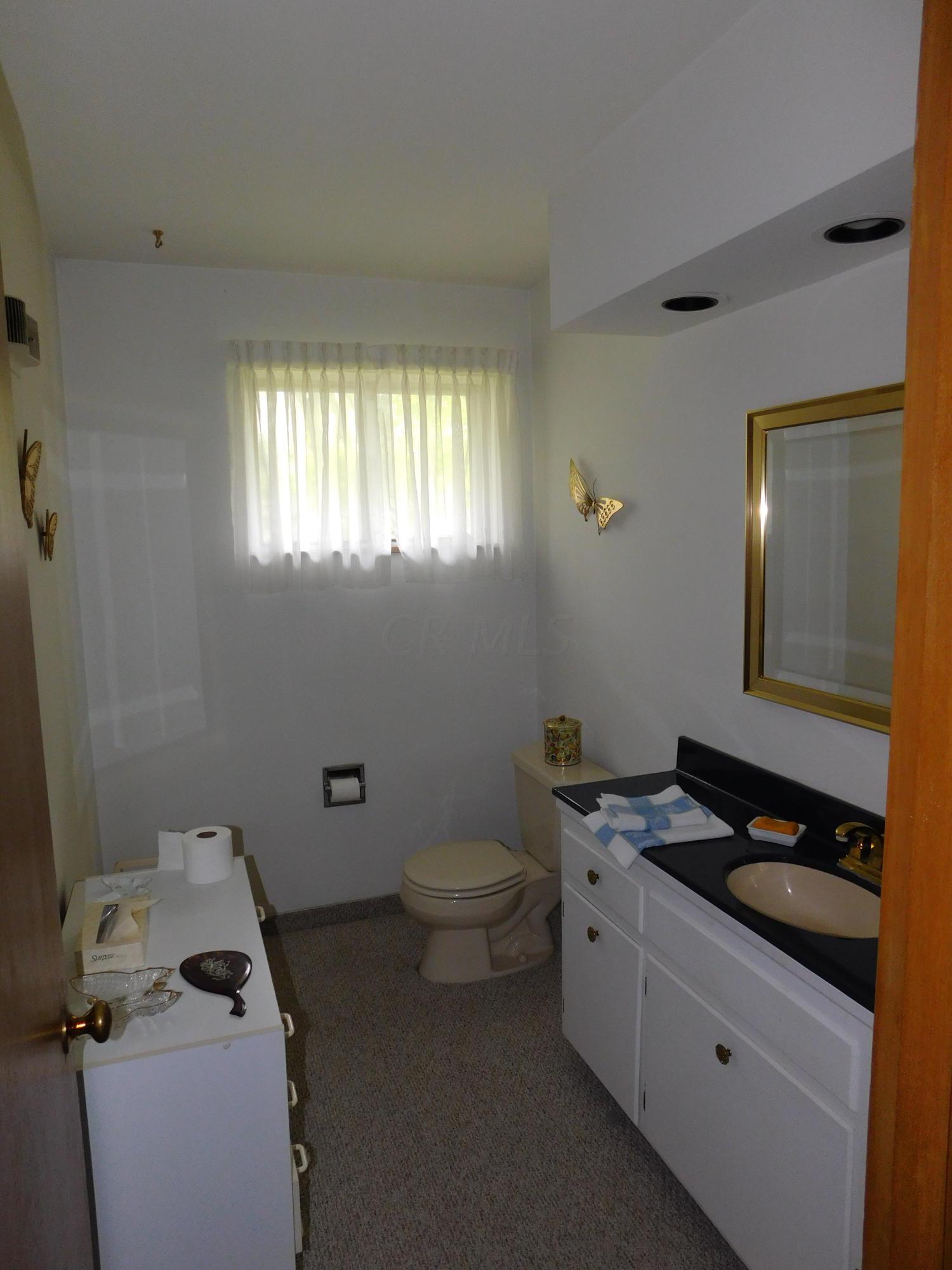 3152 Leeds Road Columbus, OH 43221 - Photo 4 of 9 Gallery Image 4
