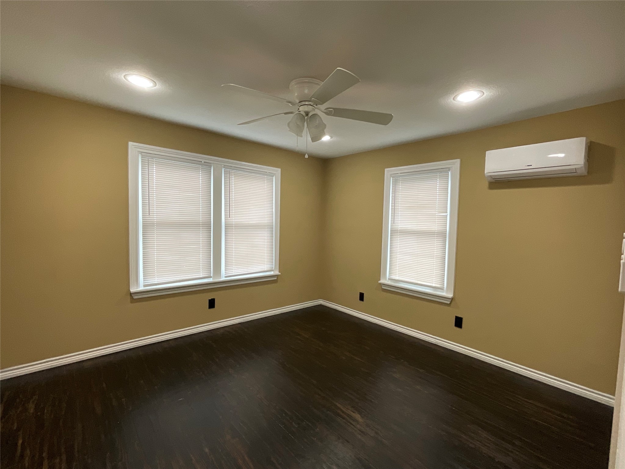 207 South George Street Victoria, TX 77901 - Photo 14 of 27