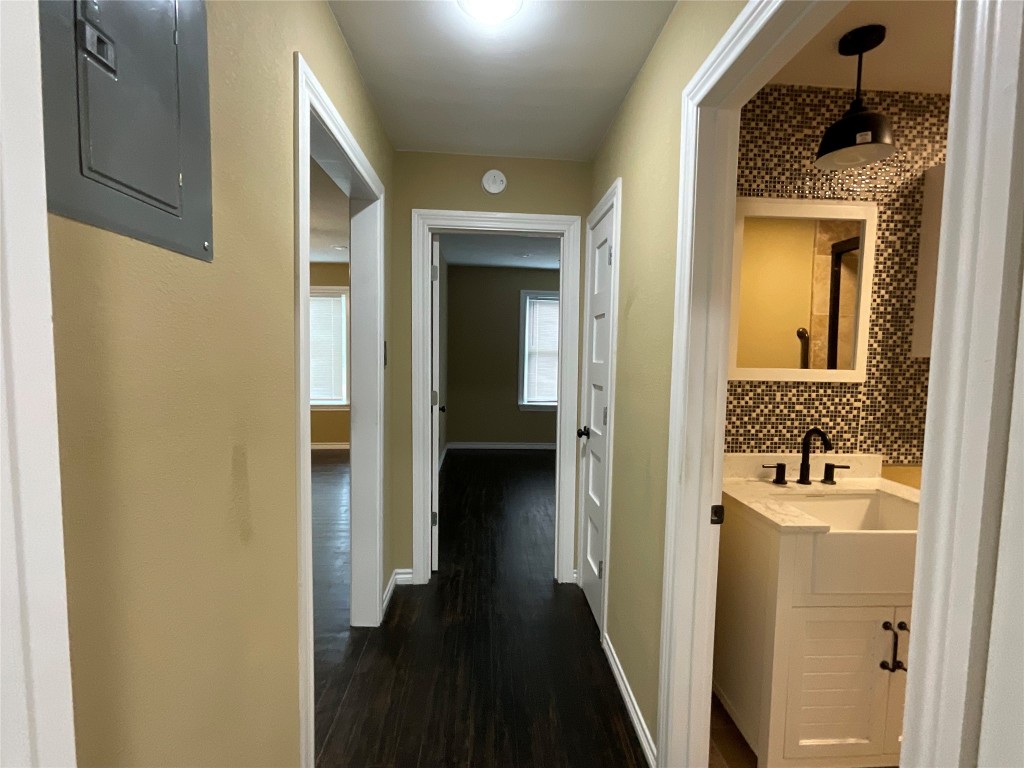 207 South George Street Victoria, TX 77901 - Photo 8 of 27 a en suite bathroom with a sink and mirror