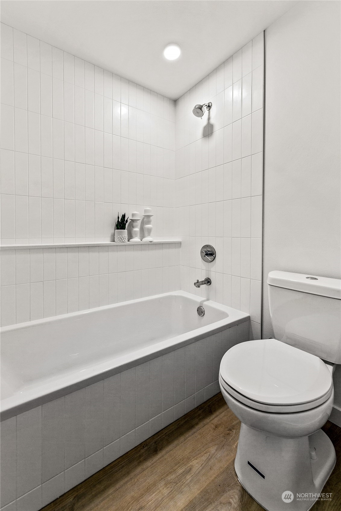 9240 20th Avenue Southwest, Unit B Seattle, WA 98106 - Photo 13 of 17
