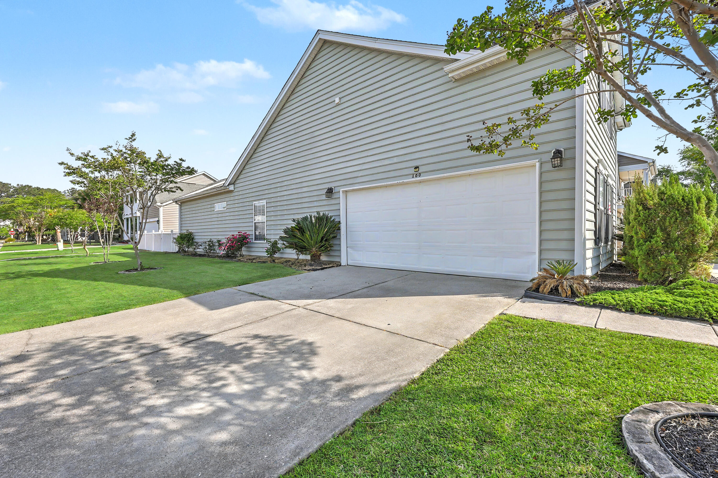 100 Cottage Path Lane Summerville, SC 29485 - Photo 4 of 46 ZYN_8925_26_27_28_29_30_31