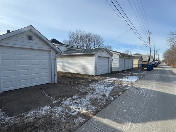 $104,900 | 539 15th Avenue, East Moline, IL 61244