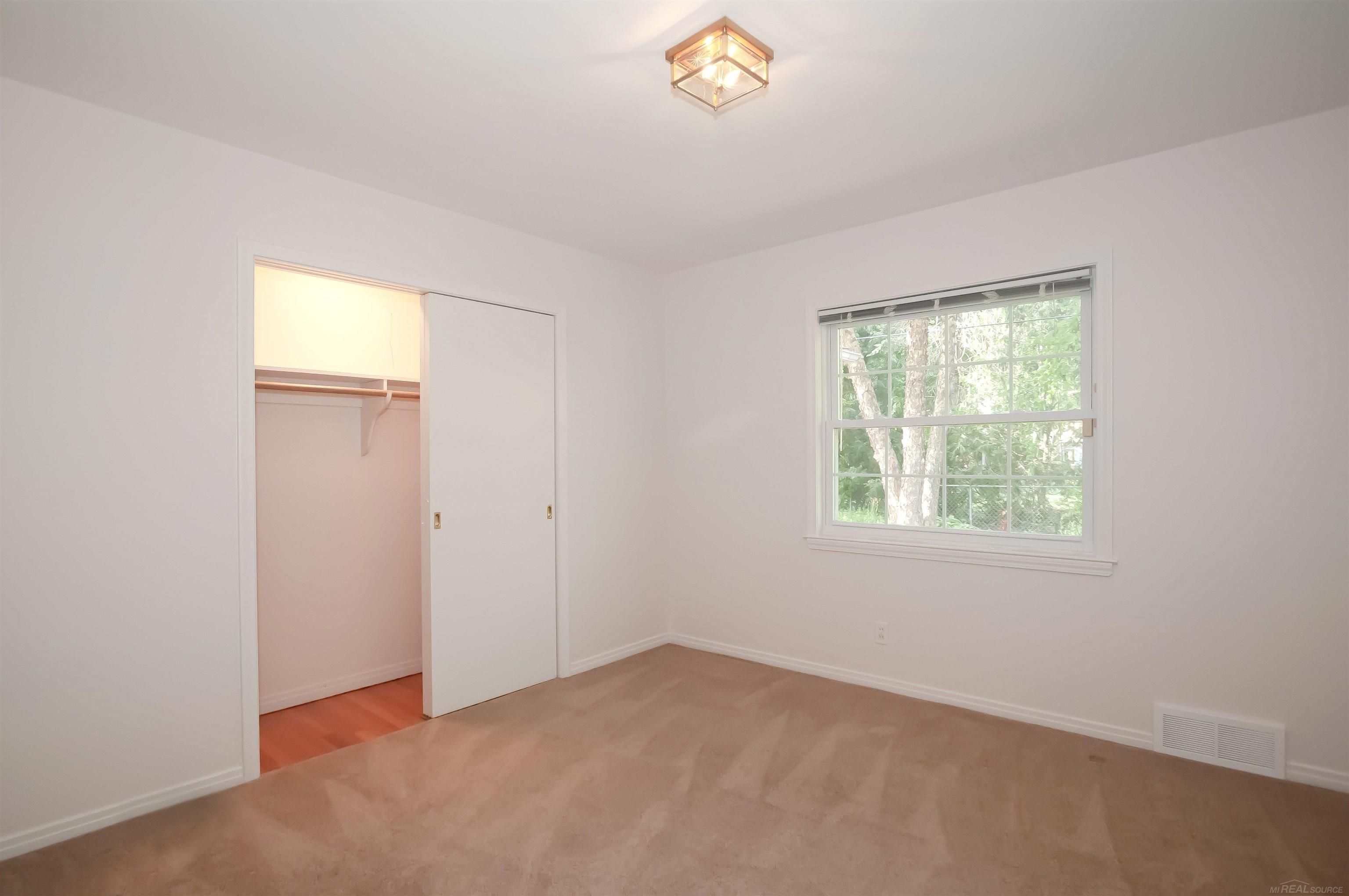 880 Shoreham Road Grosse Pointe Woods, MI 48236 - Photo 20 of 46