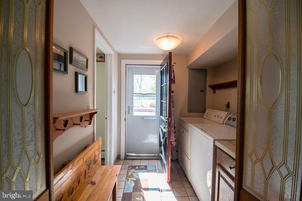 20 Rita Road Morrisville, PA 19067 - Photo 27 of 35 Rear entrance/laundry area