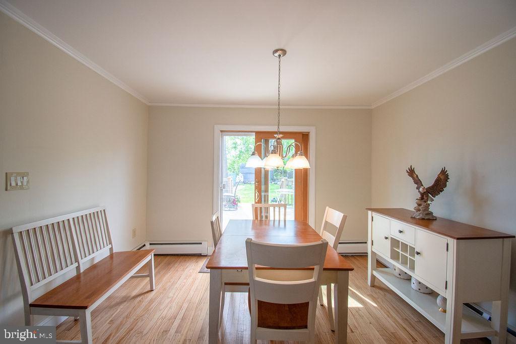 20 Rita Road Morrisville, PA 19067 - Photo 7 of 35 Dining area with sliding doors to back deck & yard