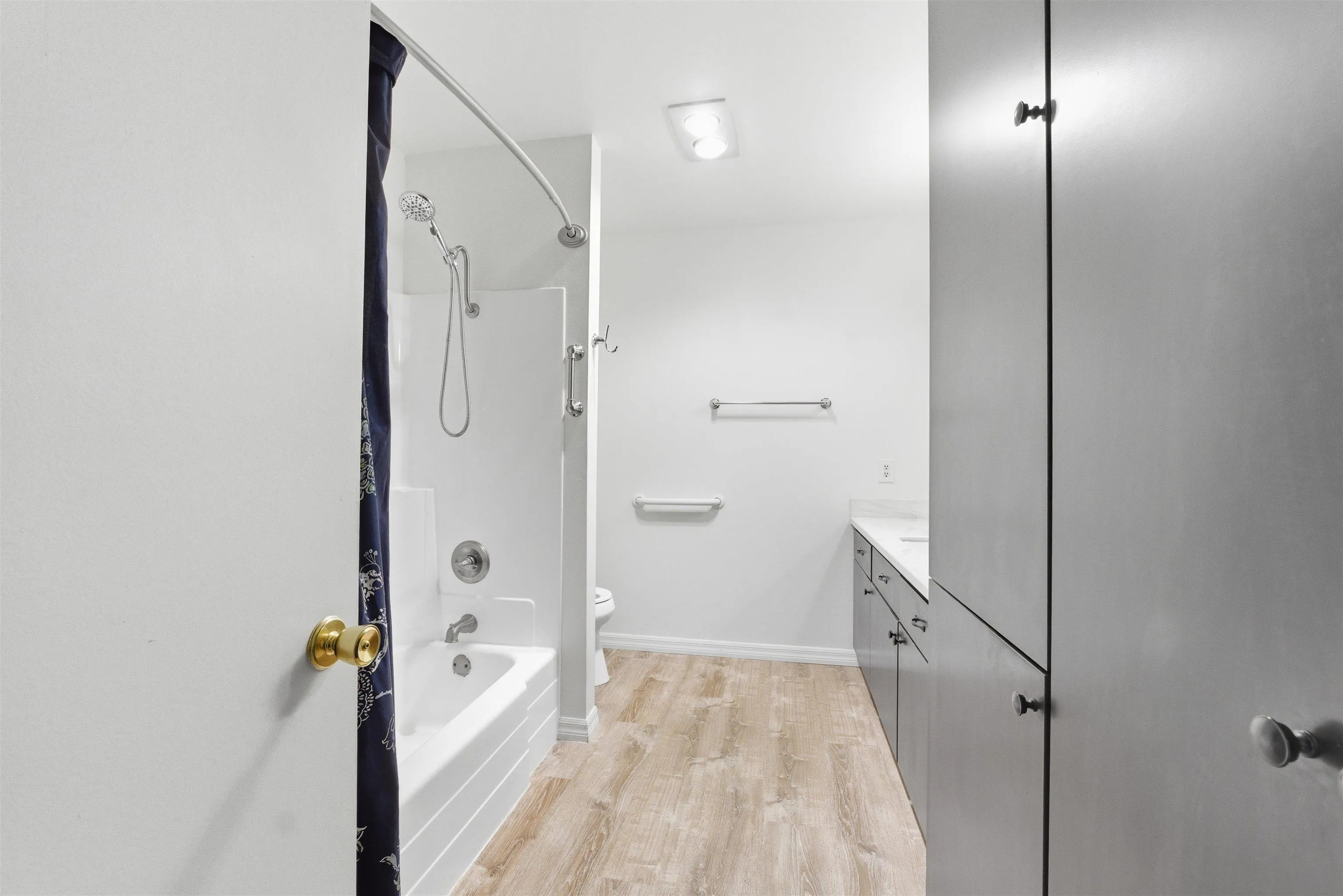 3625 Dearborn Street Oceanside, CA 92057 - Photo 20 of 30 a bathroom with a tub and shower