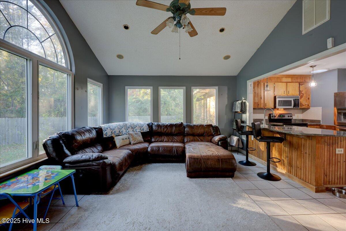 707 Clermont Road New Bern, NC 28560 - Photo 16 of 34 Sunroom