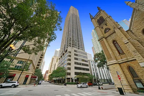 $375,000 | 30 East Huron Street, Unit 1904, Chicago, IL 60611