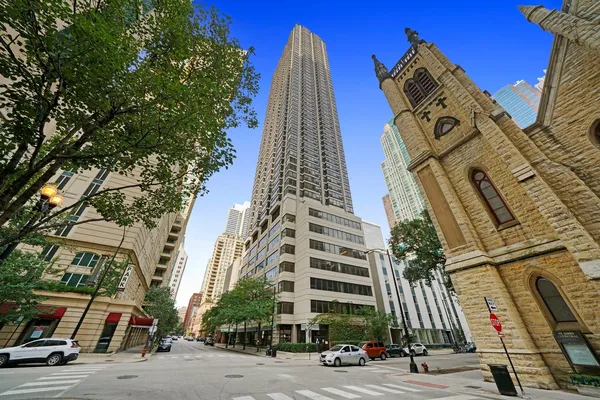 $375,000 | 30 East Huron Street, Unit 1904, Chicago, IL 60611