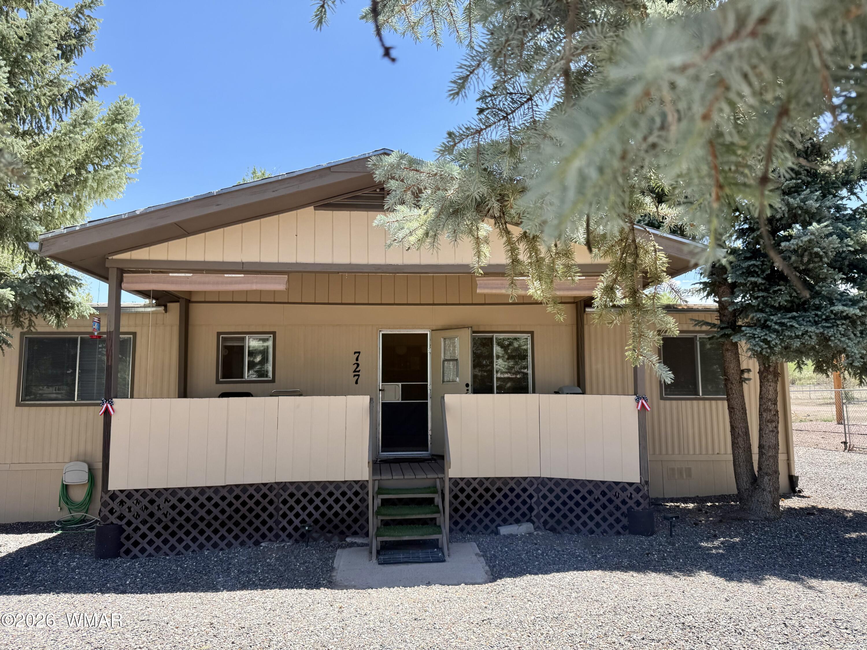 727 South Butler Street Eagar, AZ 85925 - Photo 1 of 32 a front view of a house with a yard