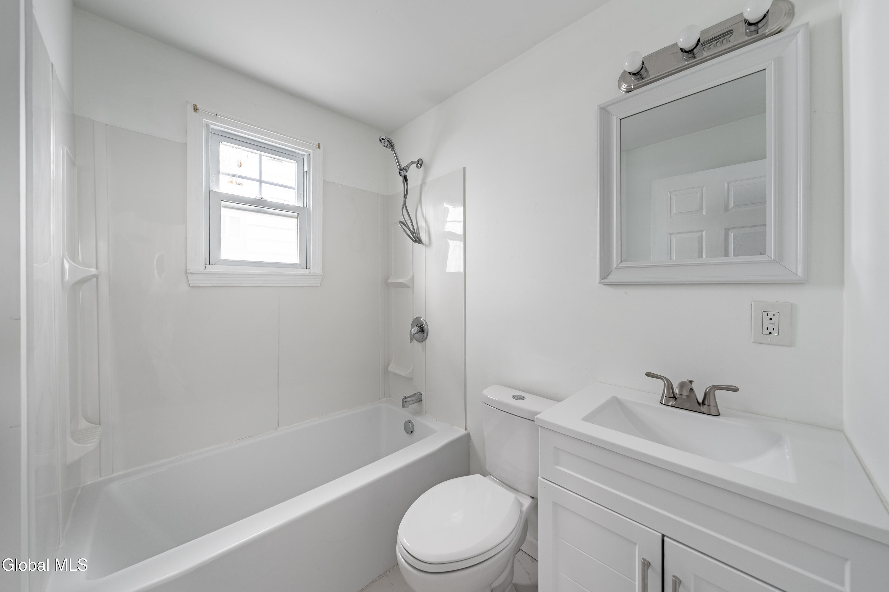 619 Seneca Street Schenectady, NY 12308 - Photo 6 of 22 DSC03444-HDR
