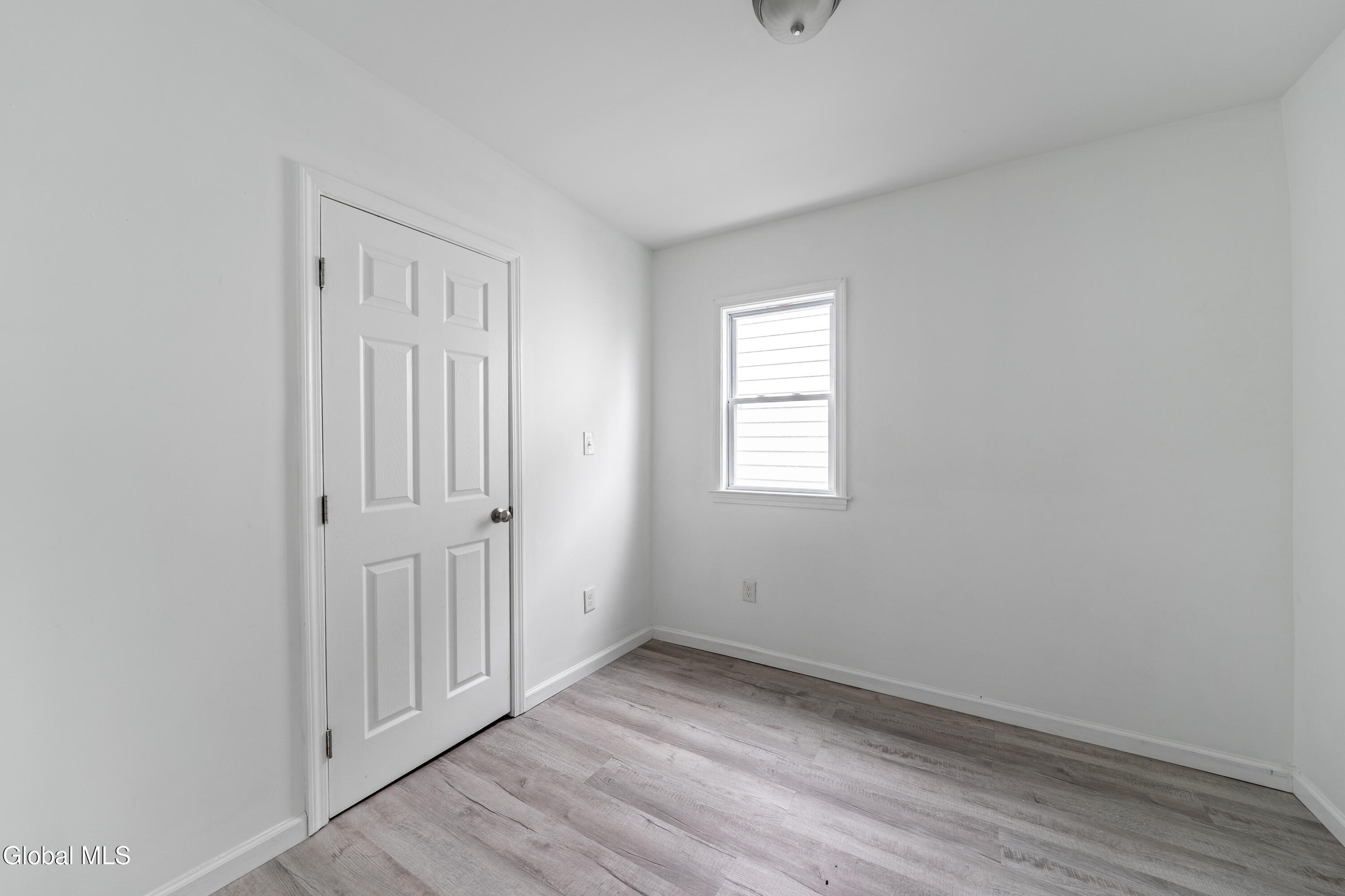 619 Seneca Street Schenectady, NY 12308 - Photo 9 of 22 DSC03429-HDR