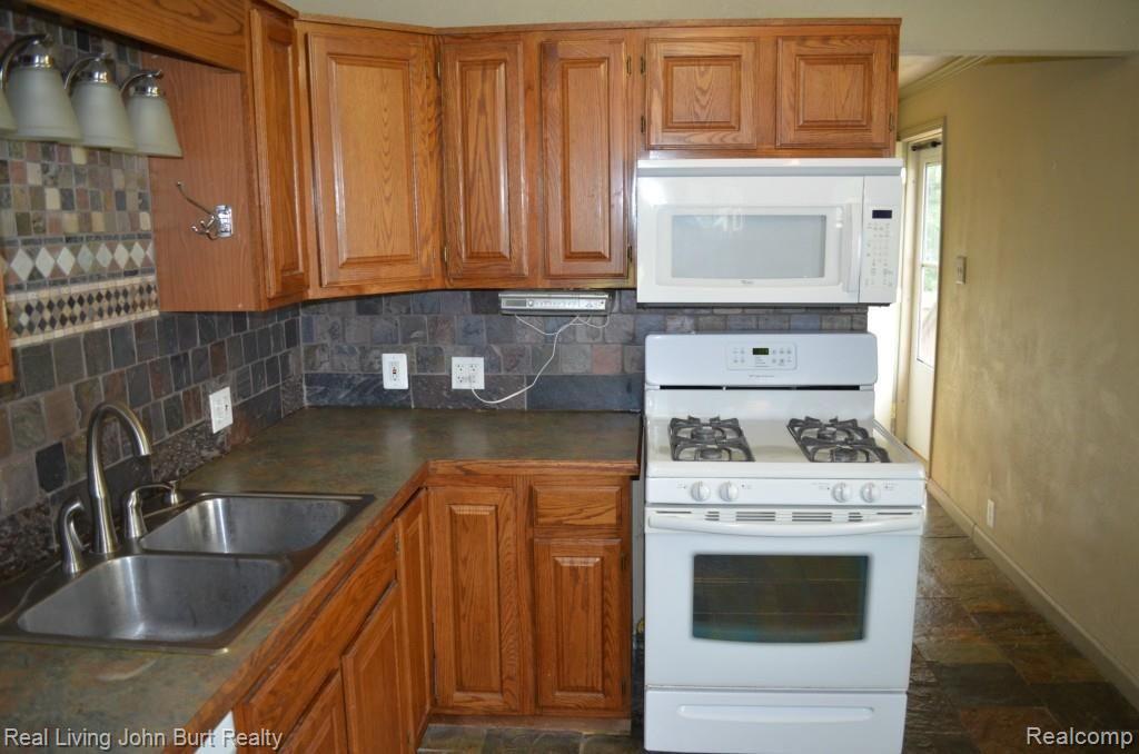 495 Coats Road Lake Orion, MI 48362 - Photo 14 of 30 DSC_0106.jpg