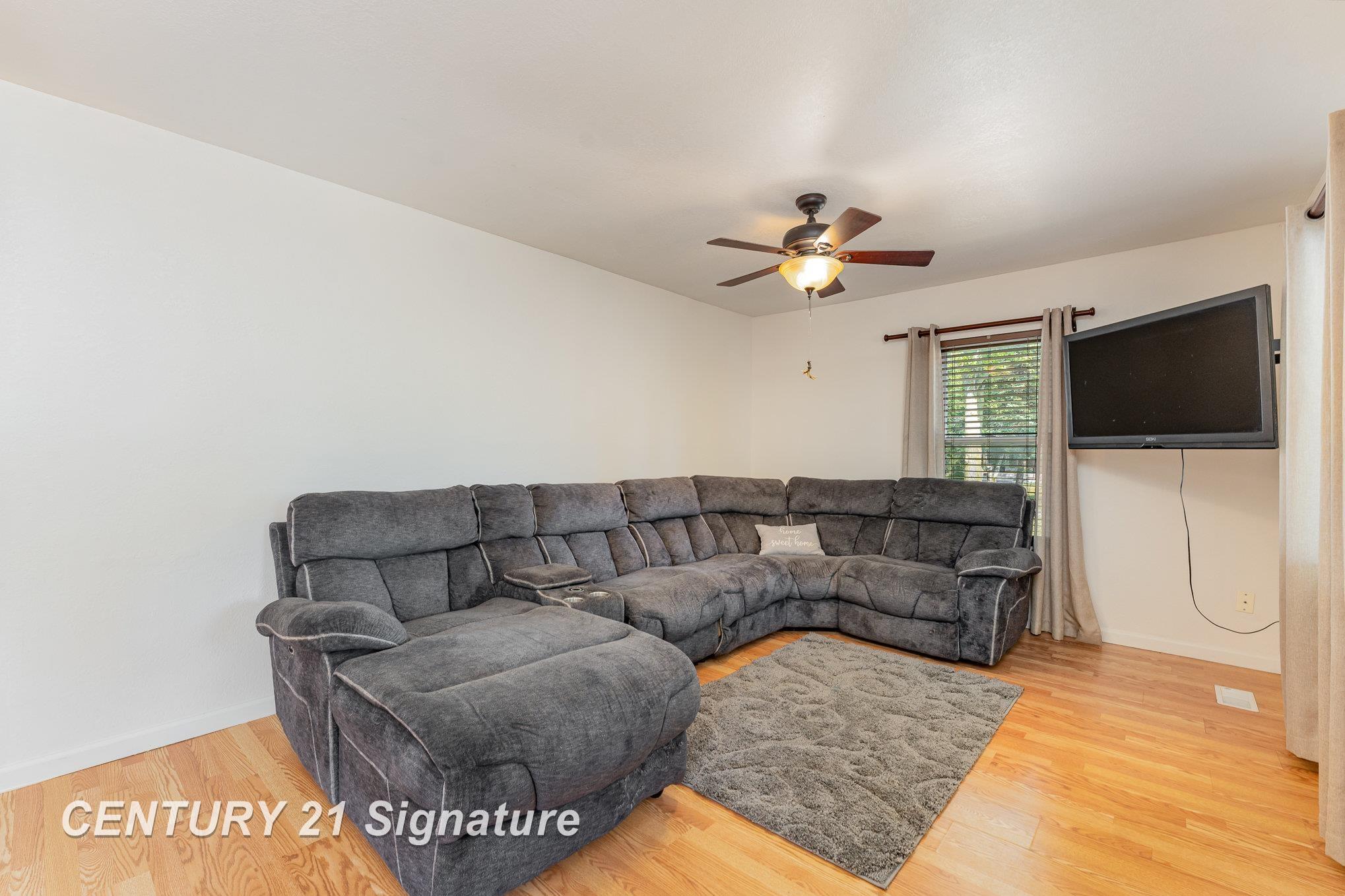 9239 North Seymour Road Flushing, MI 48433 - Photo 6 of 27 Gallery Image 6