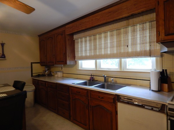 86 Elmwood Road Methuen, MA 01844 - Photo 3 of 15 Gallery Image 3