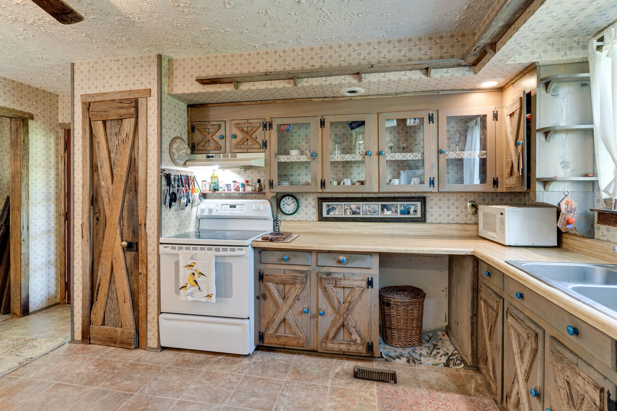 2729 Gideon Road Greenbrier, TN 37073 - Photo 8 of 30 a view of a kitchen with refrigerator and window