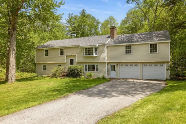 $695,000 | 16 Jana Lane, Stratham, NH 03885
