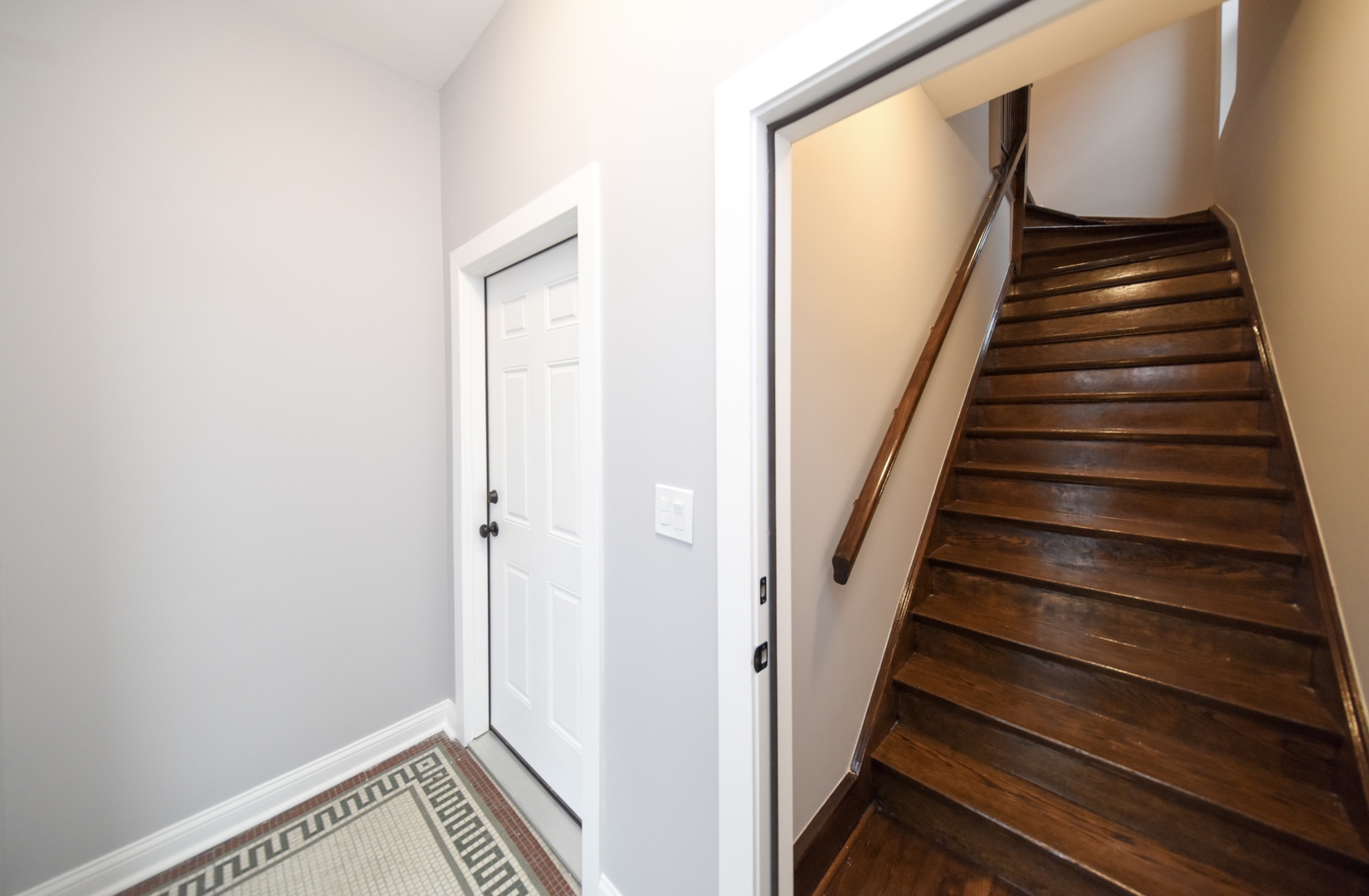 5932 South Elizabeth Street Chicago, IL 60636 - Photo 2 of 25 a view of an entryway