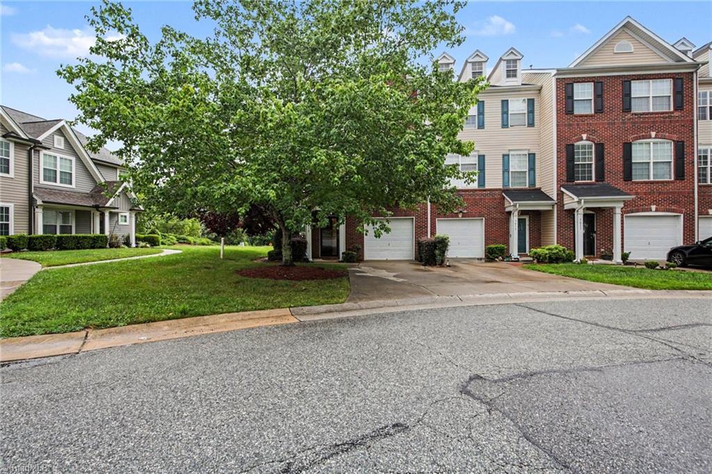 3813 Tarrant Trace Circle High Point, NC 27265 - Photo 3 of 27