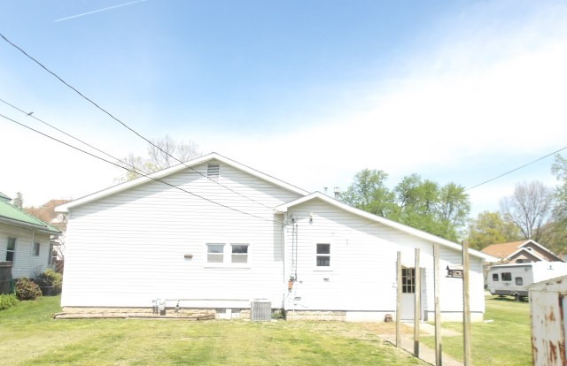 114 East 7th Street Flora, IL 62839 - Photo 15 of 16
