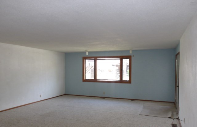 114 East 7th Street Flora, IL 62839 - Photo 2 of 16