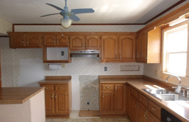 114 East 7th Street Flora, IL 62839 - Photo 4 of 16