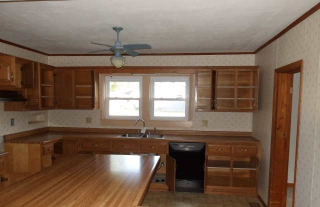114 East 7th Street Flora, IL 62839 - Photo 5 of 16