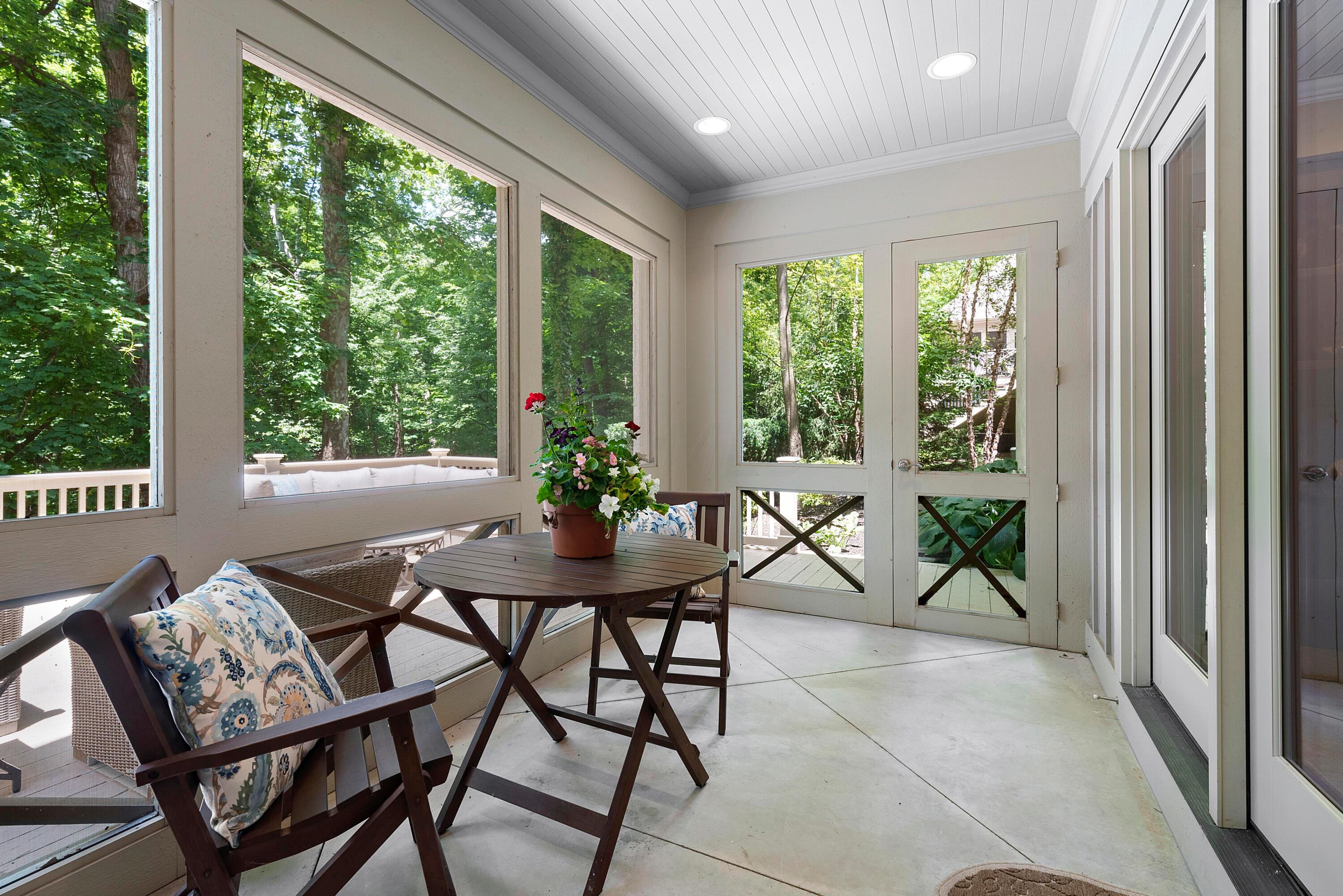 2730 Edington Road Columbus, OH 43221 - Photo 38 of 70 Screened Porch