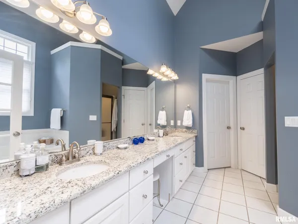 $599,900 | 1205 West Poplar Woods Court, Dunlap, IL 61525