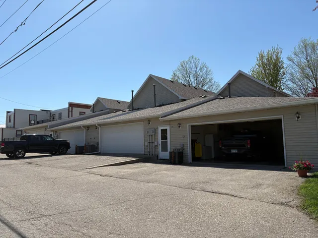 $250,000 | 40 West Broadway, Plainview, MN 55964