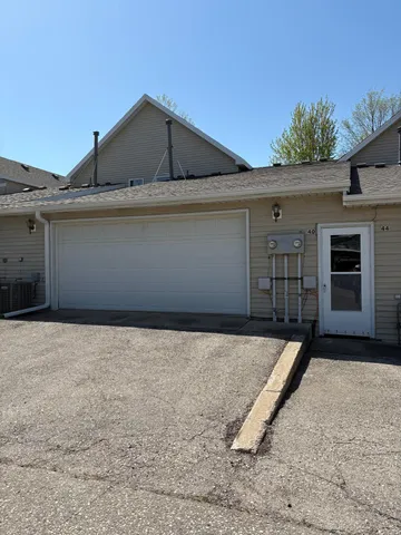 $250,000 | 40 West Broadway, Plainview, MN 55964