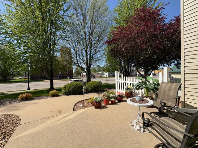 $250,000 | 40 West Broadway, Plainview, MN 55964