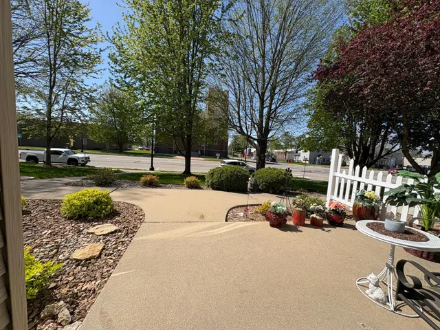 $250,000 | 40 West Broadway, Plainview, MN 55964