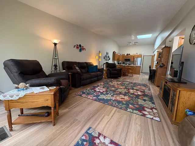 $250,000 | 40 West Broadway, Plainview, MN 55964