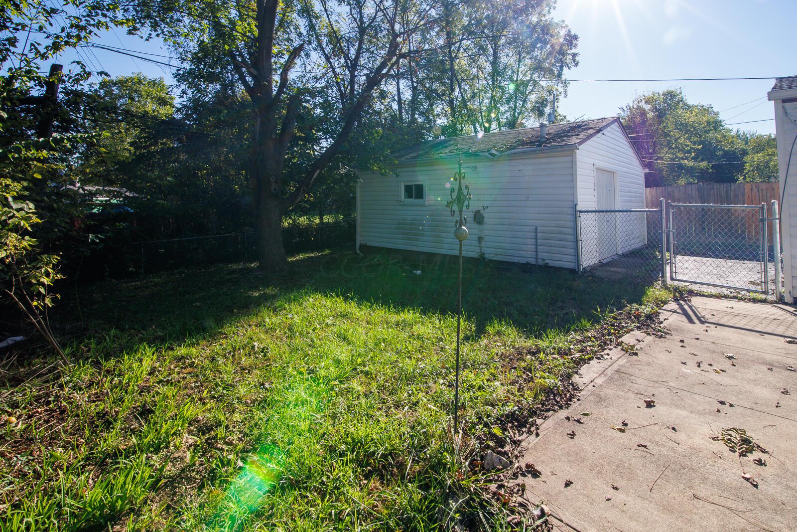 2393 Lindale Road Columbus, OH 43224 - Photo 6 of 42 2393 Lindale-6