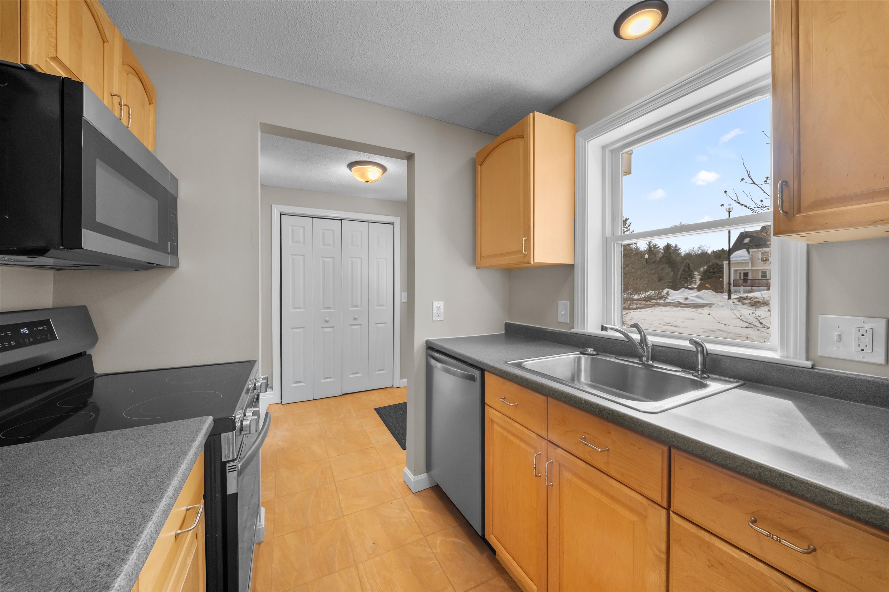 42 Modena Drive Concord, NH 03303 - Photo 4 of 20