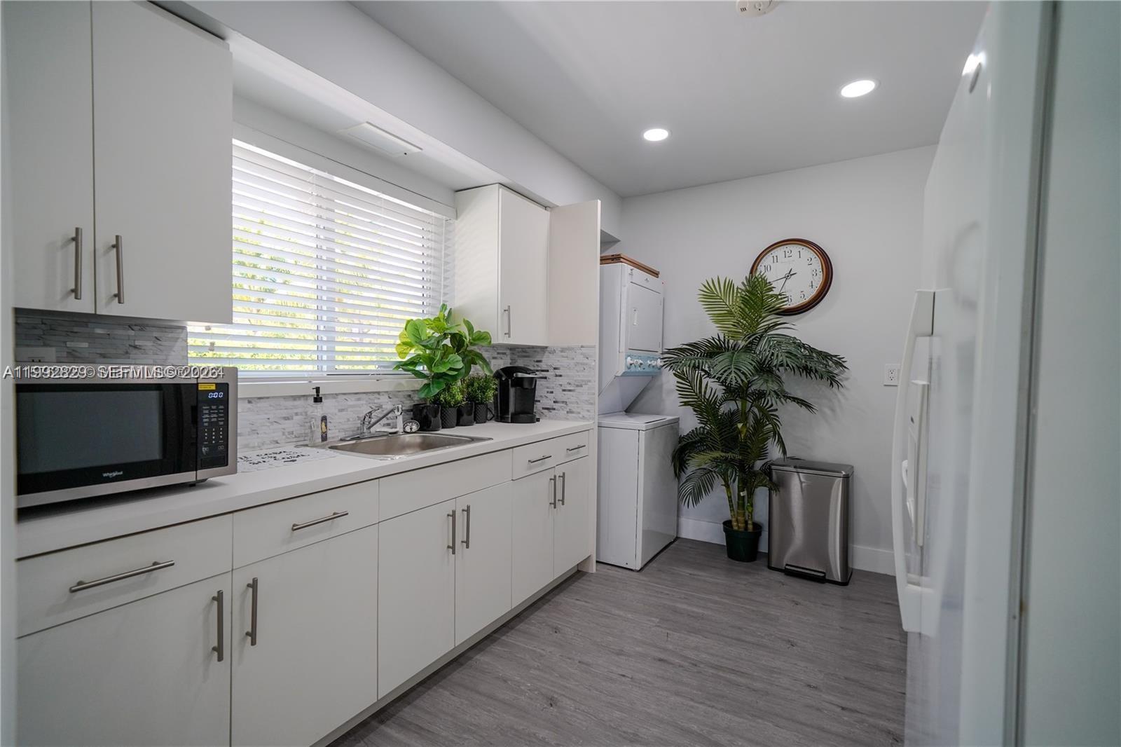 8390 Southwest 64th Street Miami, FL 33143 - Photo 12 of 22