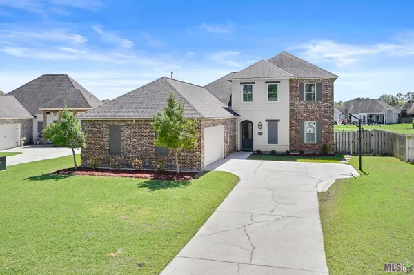 $479,999 | 16054 Greycliff Avenue, Pride, LA 70770