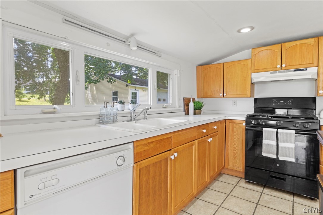 586 Stump Road Skaneateles Falls, NY 13153 - Photo 14 of 49