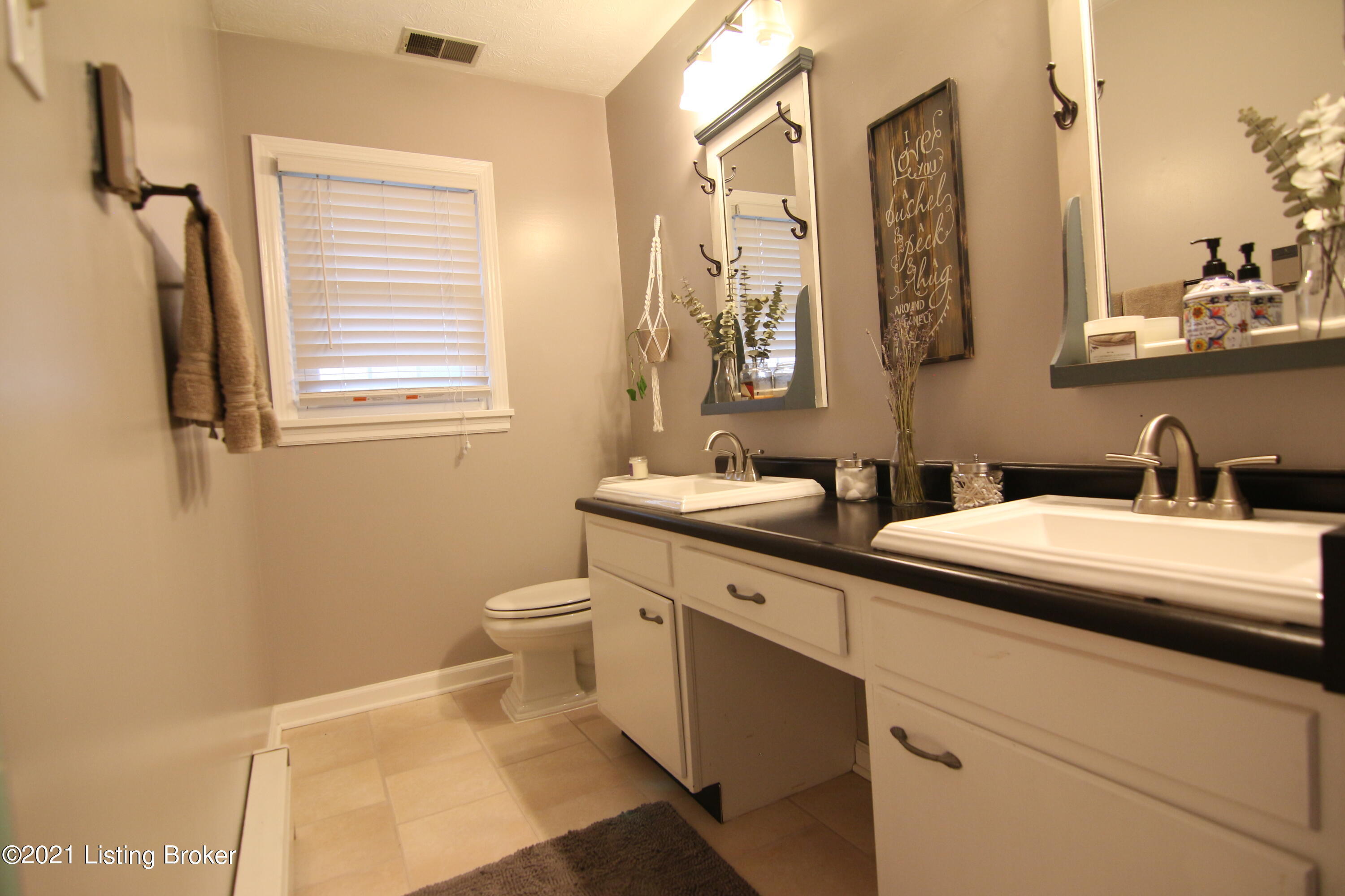 4610 Hopewell Road Louisville, KY 40299 - Photo 23 of 53 039