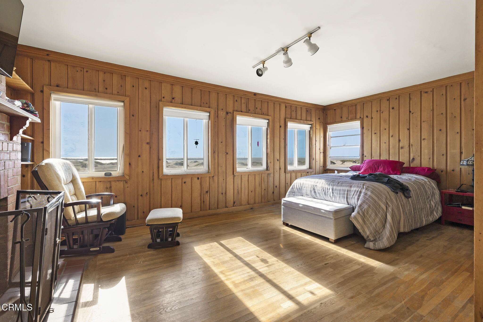 3025 Ocean Drive Oxnard, CA 93035 - Photo 22 of 50 a spacious bedroom with a bed a mirror and a window