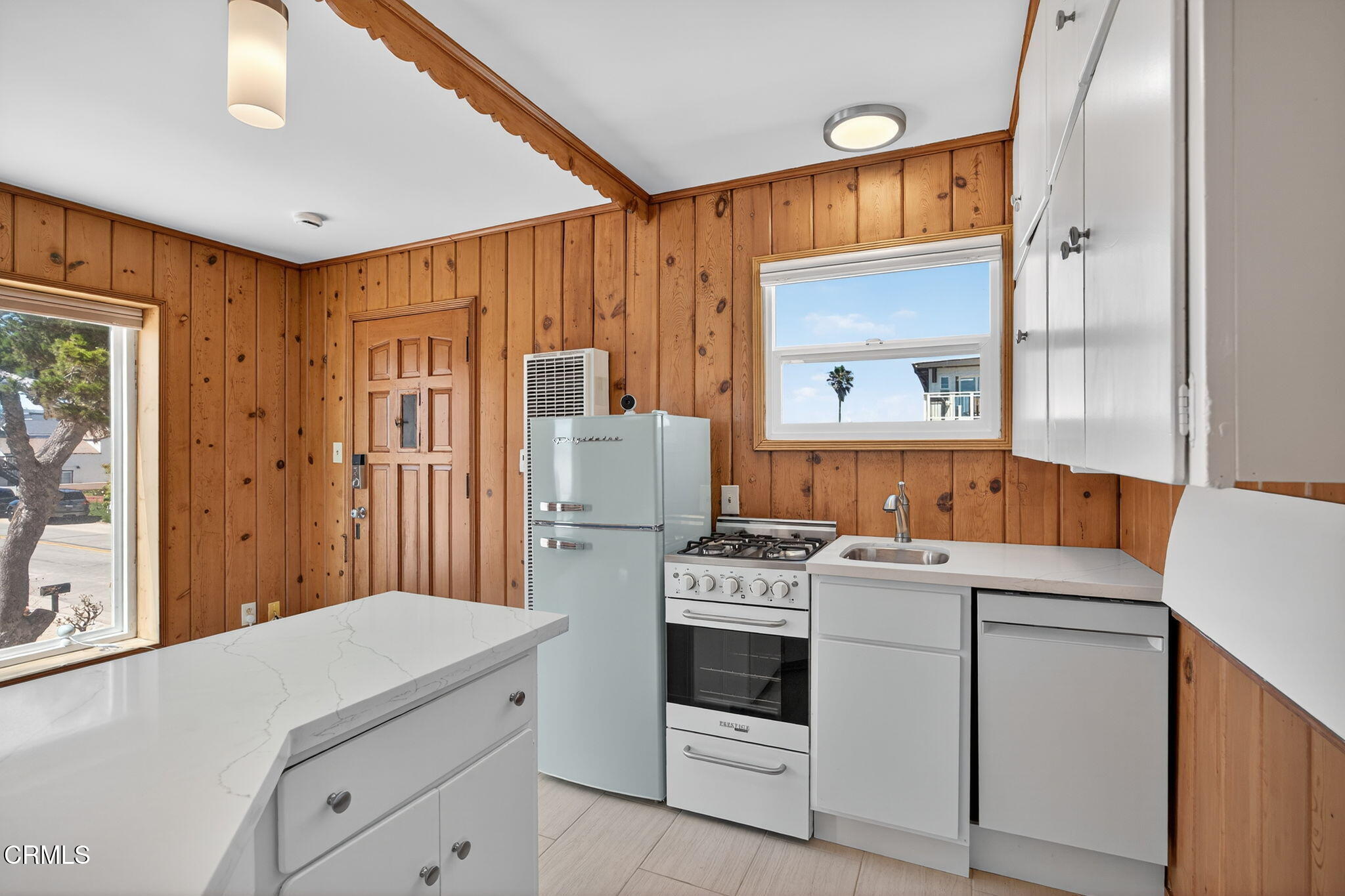 3025 Ocean Drive Oxnard, CA 93035 - Photo 36 of 50 a kitchen that has a stove and a table in it
